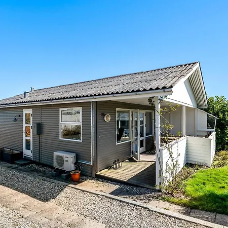 בית נופש 2 Bedroom Cozy In *